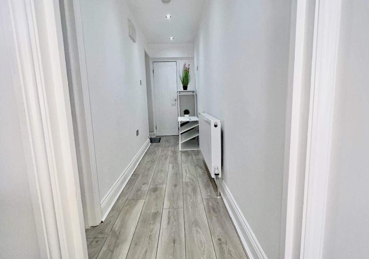 Charming 3-Bed Flat In Shepherds Bush - Sleeps 9 런던 외부 사진