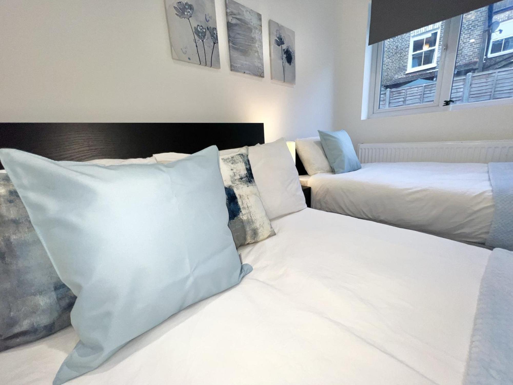 Charming 3-Bed Flat In Shepherds Bush - Sleeps 9 런던 외부 사진